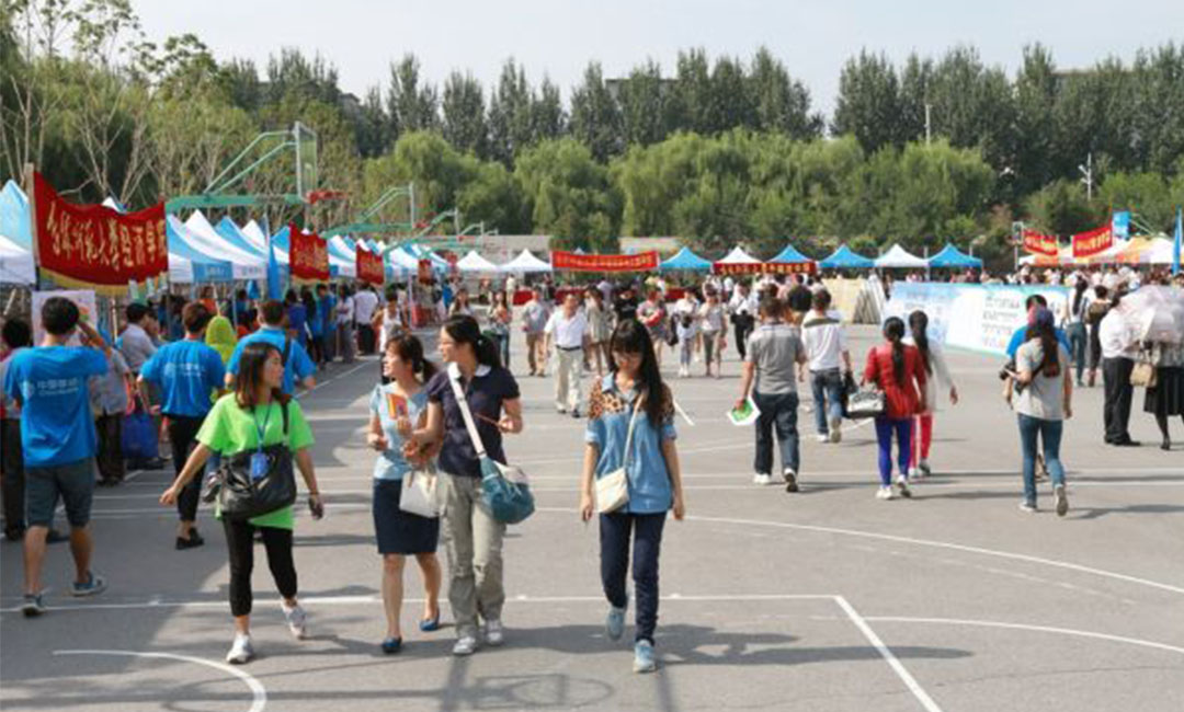 成都成都汇华学院新生招商活动策划